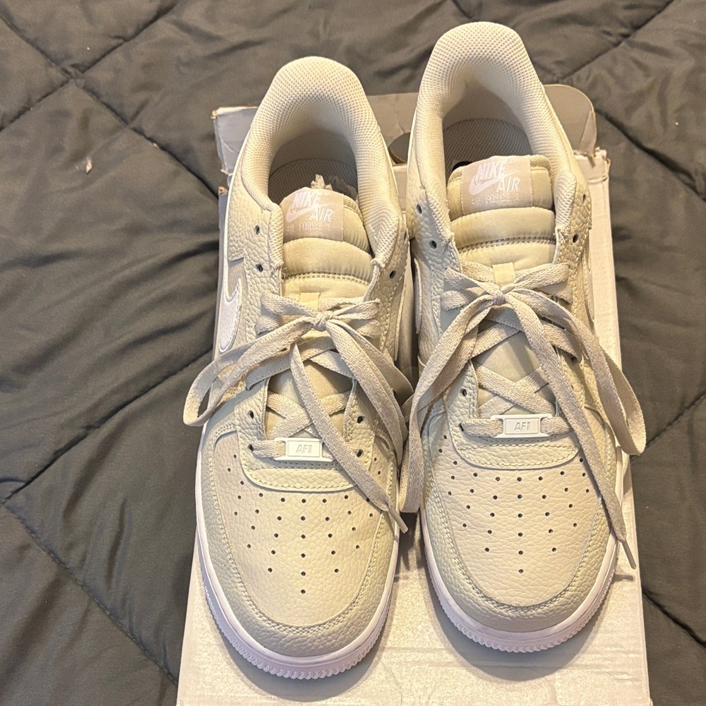 Nike Air Force 1 '07 Light Bone and White - Picture 3 of 7